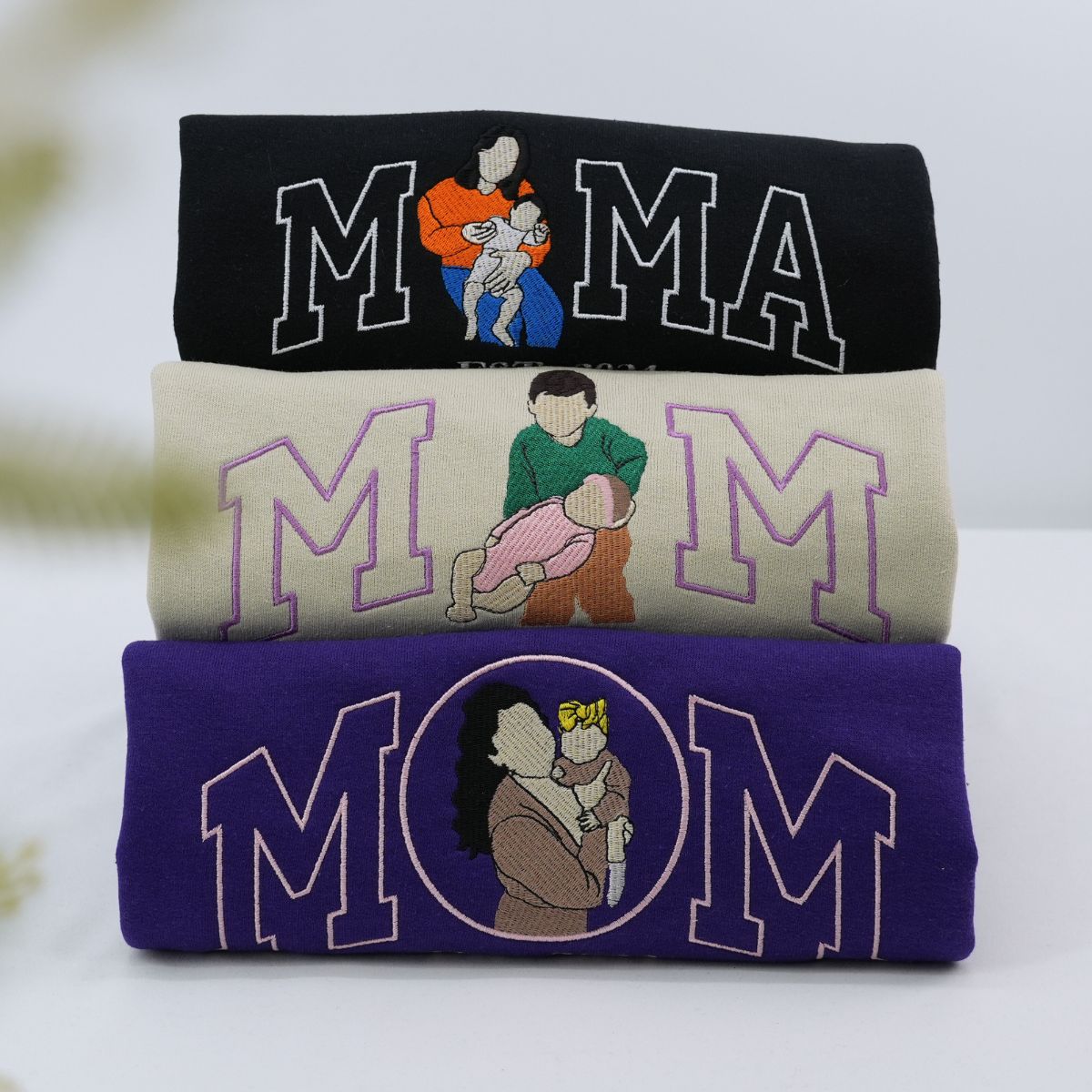 Custom Embroidered Mom Sweatshirt & Hoodie – Personalized Family Portrait Crewneck Gift for Mom